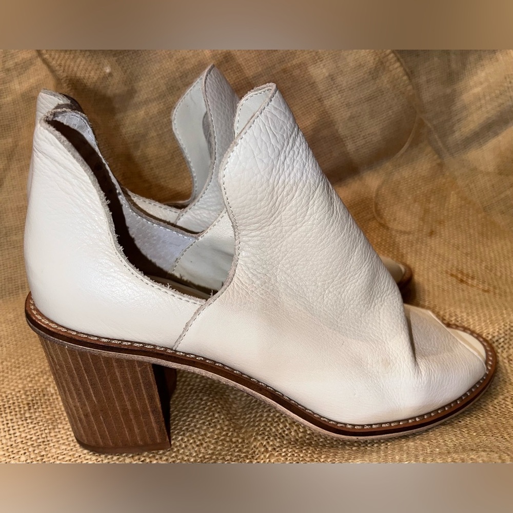 Chinese Laundry Women's white Peep-Toe Booties
